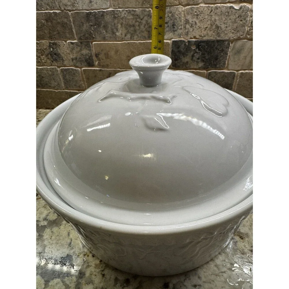 Crate & Barrel Chat Casserole Dish 2.75 Qt White Portugal Embossed Fruit